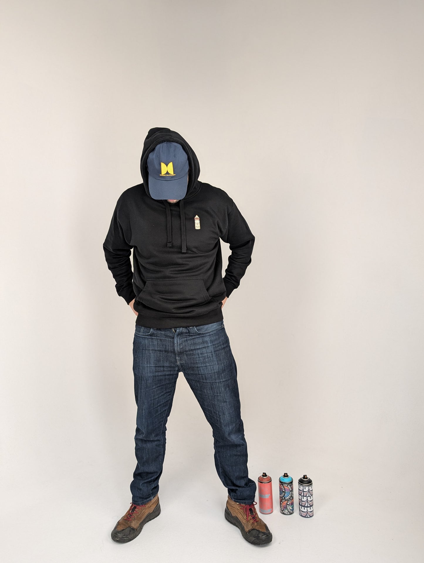 Schwarzer Unisex Hoodie mit Sprühdose/Spraydose Design – Graffiti Style | United Friends"