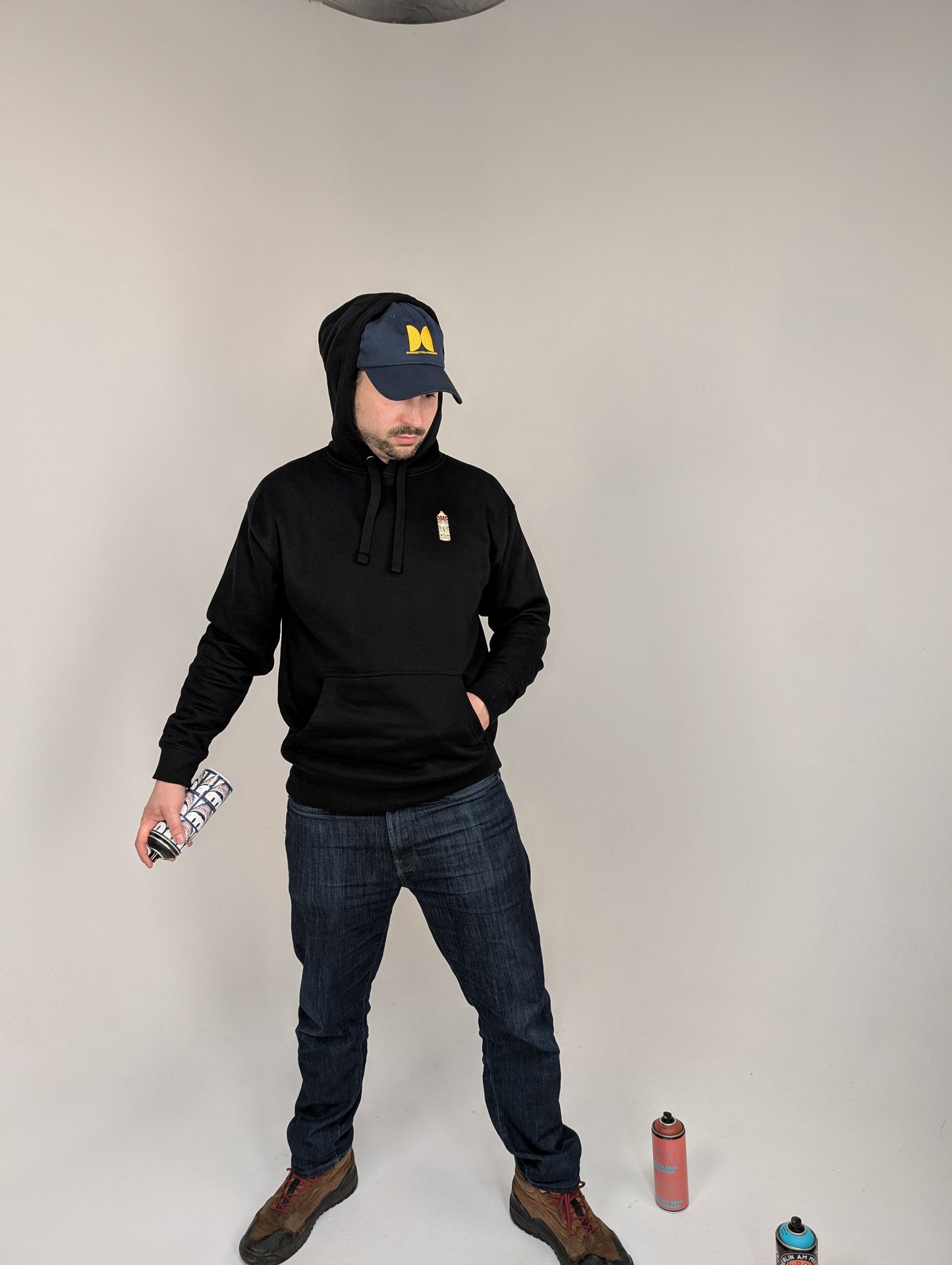 Schwarzer Unisex Hoodie mit Sprühdose/Spraydose Design – Graffiti Style | United Friends"