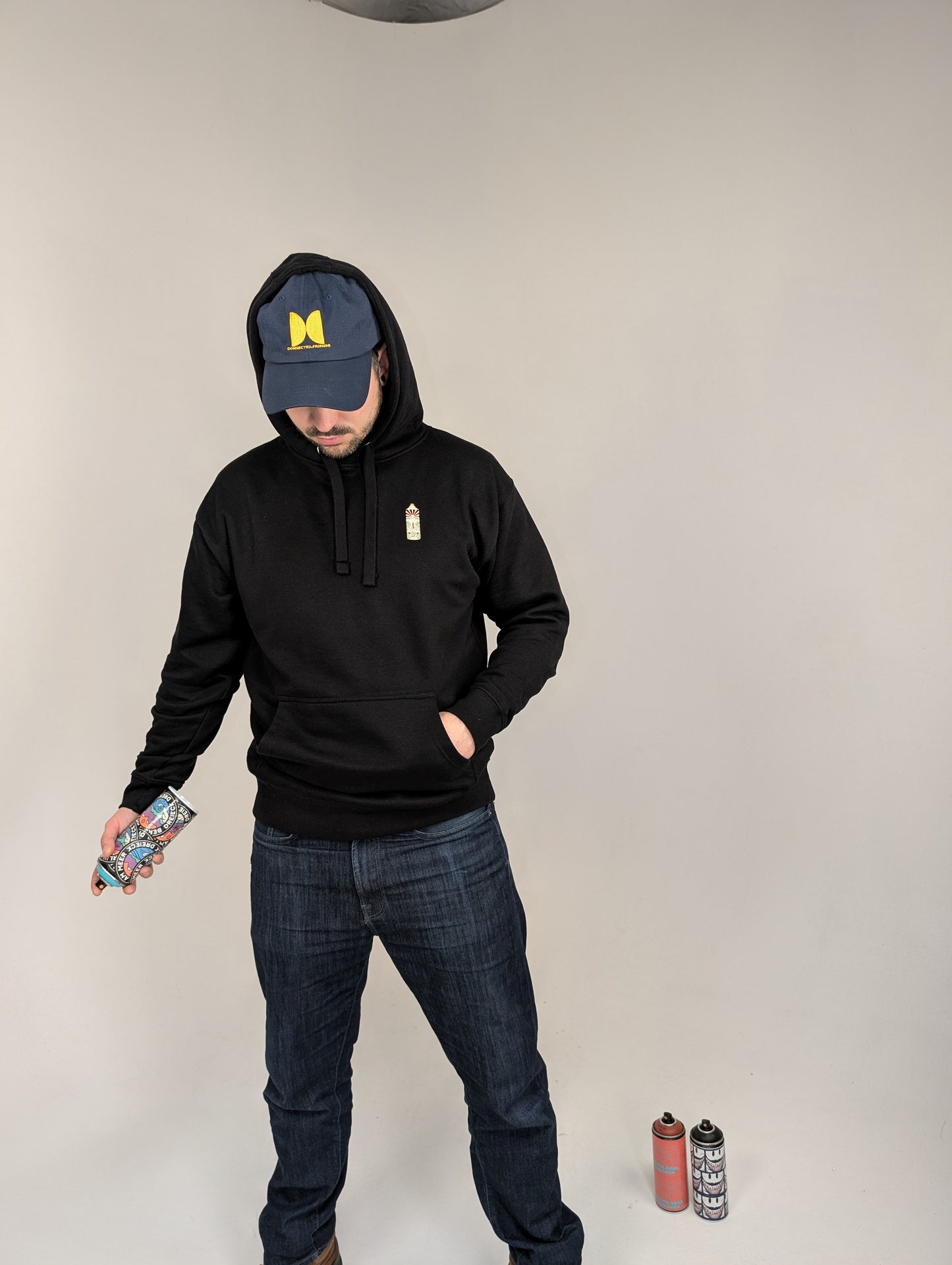 Schwarzer Unisex Hoodie mit Sprühdose/Spraydose Design – Graffiti Style | United Friends"