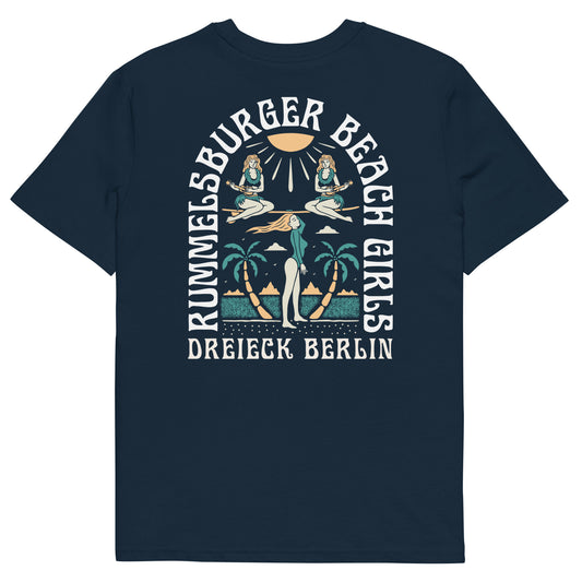 3 Surfer Girls aus Berlin Lichtenberg von der Rummelsburger Bucht. Auf einem Surfbrett.