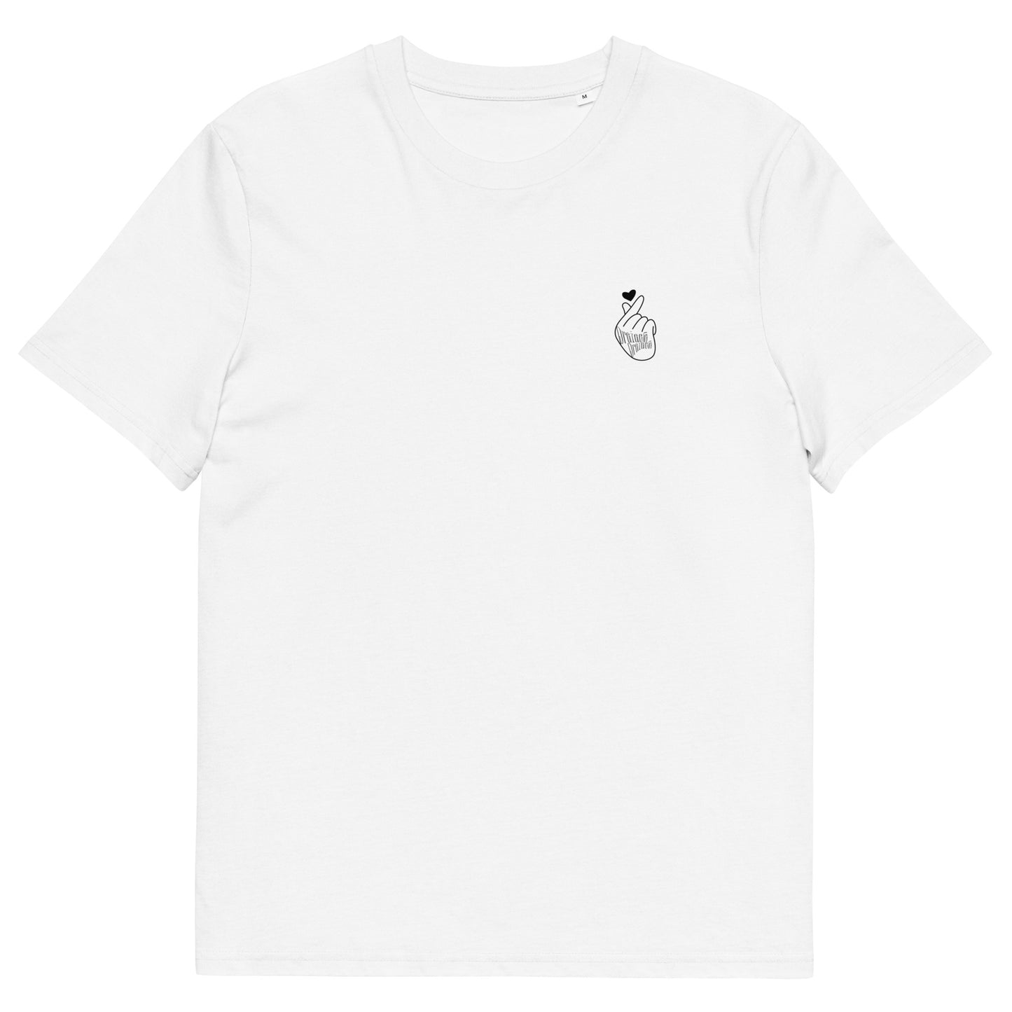 Ein weißes T-Shirt von vorne. Auf der Linken Brust ist eine Hand mit einen Herz. Statment Liebe T-Shirt von DreieckDreieck . Love every corner of you