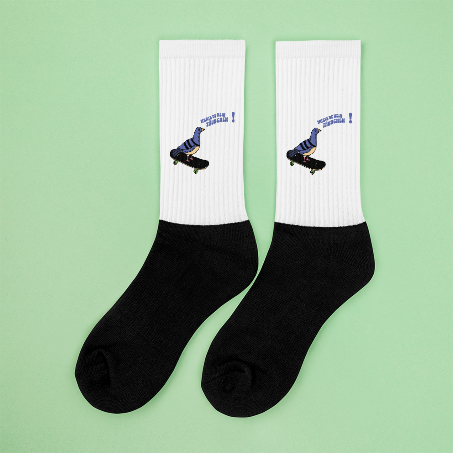 Schwarze Tauben Socken von DREIECKDREIECK Berlin mit Taubenmotiv, Unisex Accessoires, flexible und bequeme Skateboard-Designs
