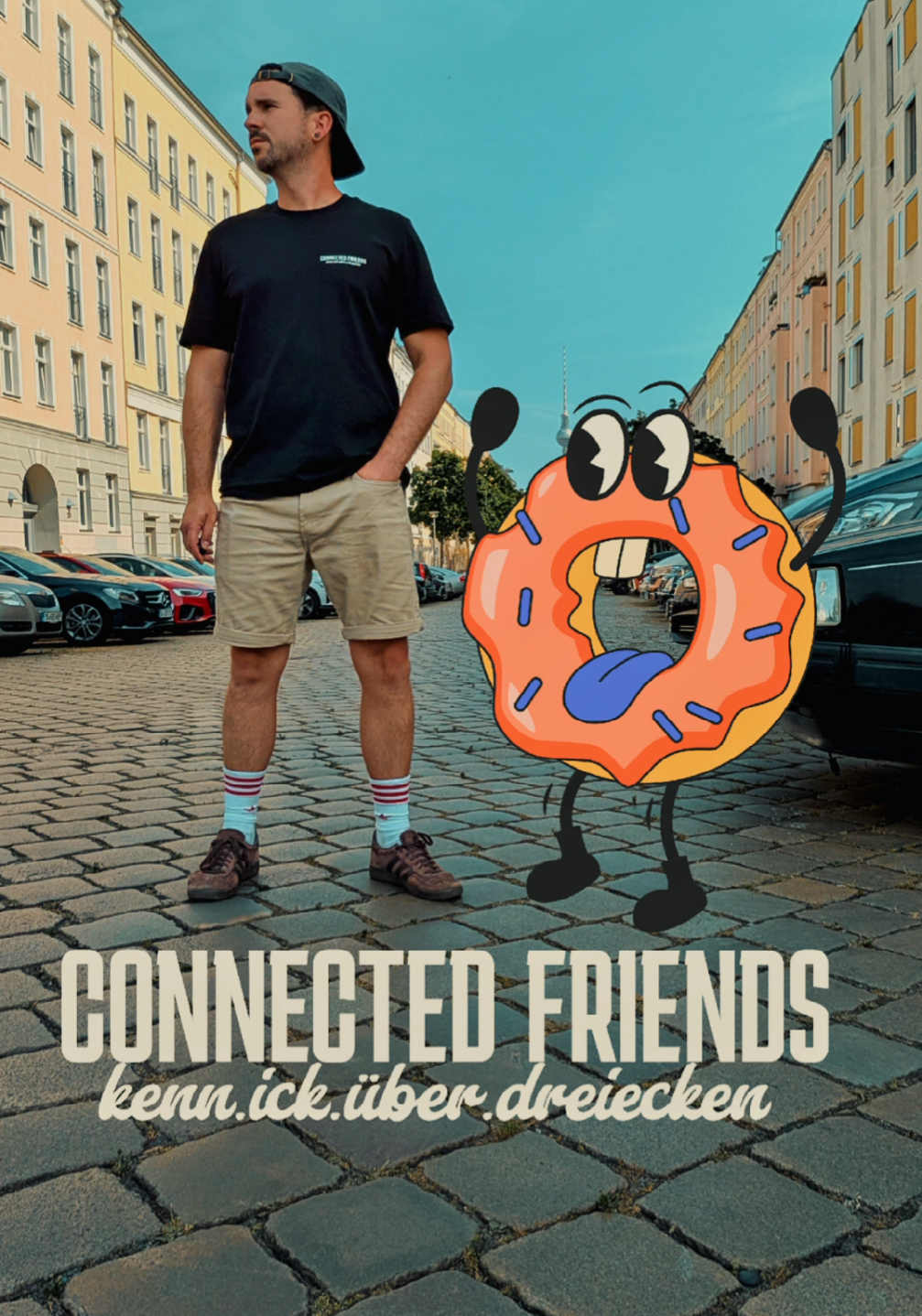 Schwarzes Bio T-Shirt "Connected Crew Tee" von DREIECKDREIECK Berlin, Streetwear-Style, auf einem weißen Hintergrund.