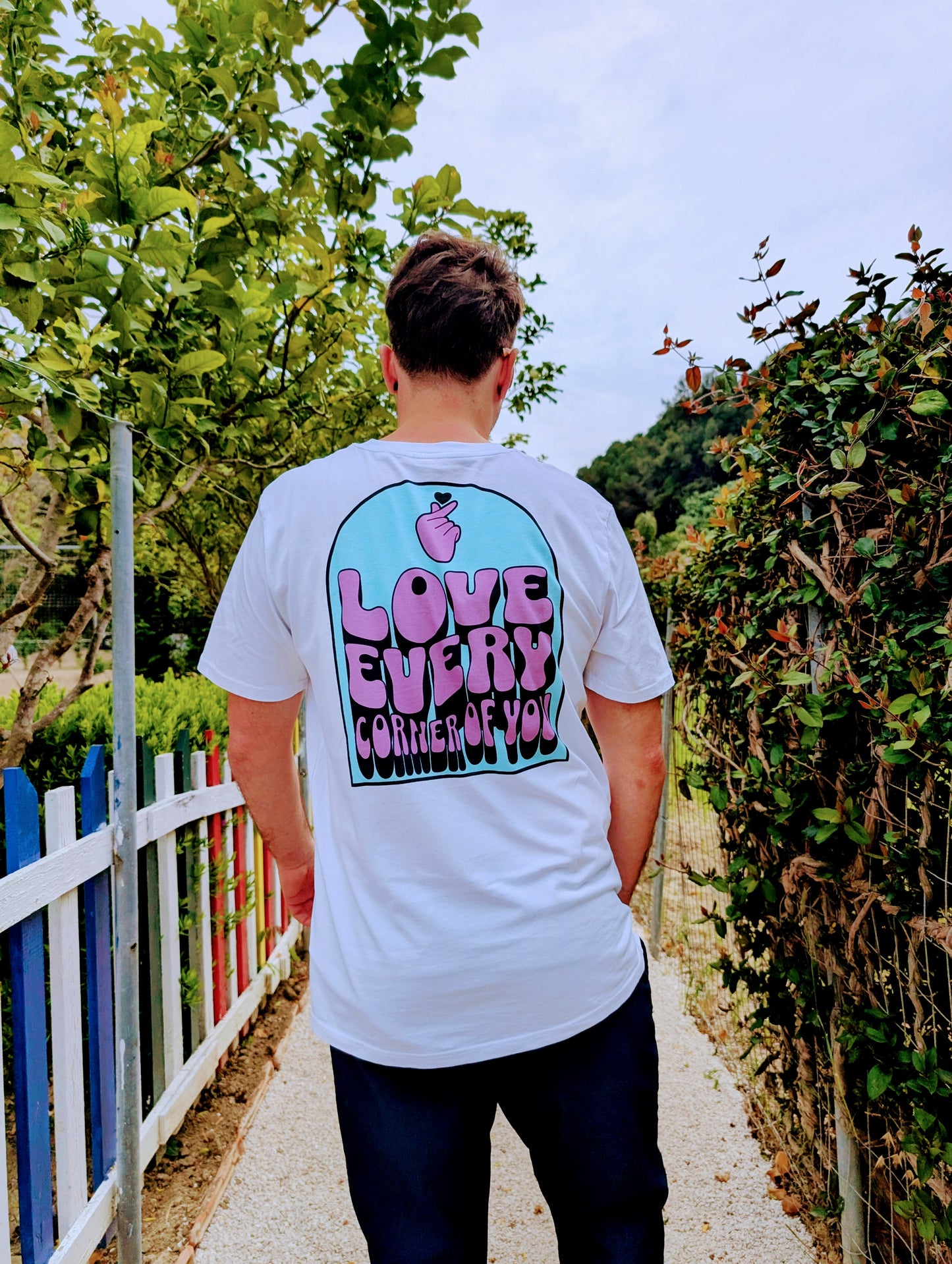 Love Every Corner – Statement T-Shirt Unisex Bio-Baumwolle